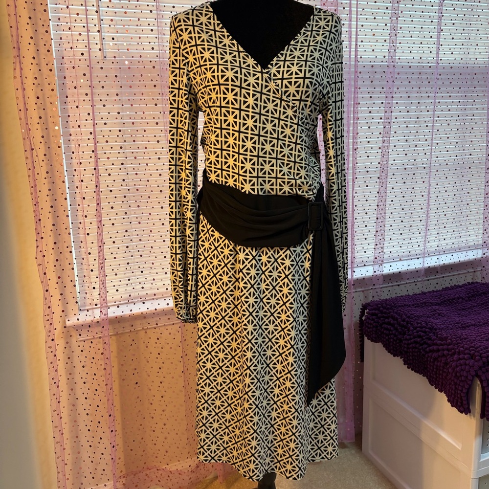Donna Morgan Geometric Black and White Long Sleeve Dress